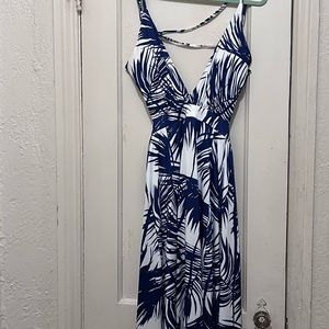 Tropics Maxi Dress very long and sexy to be worn by night.